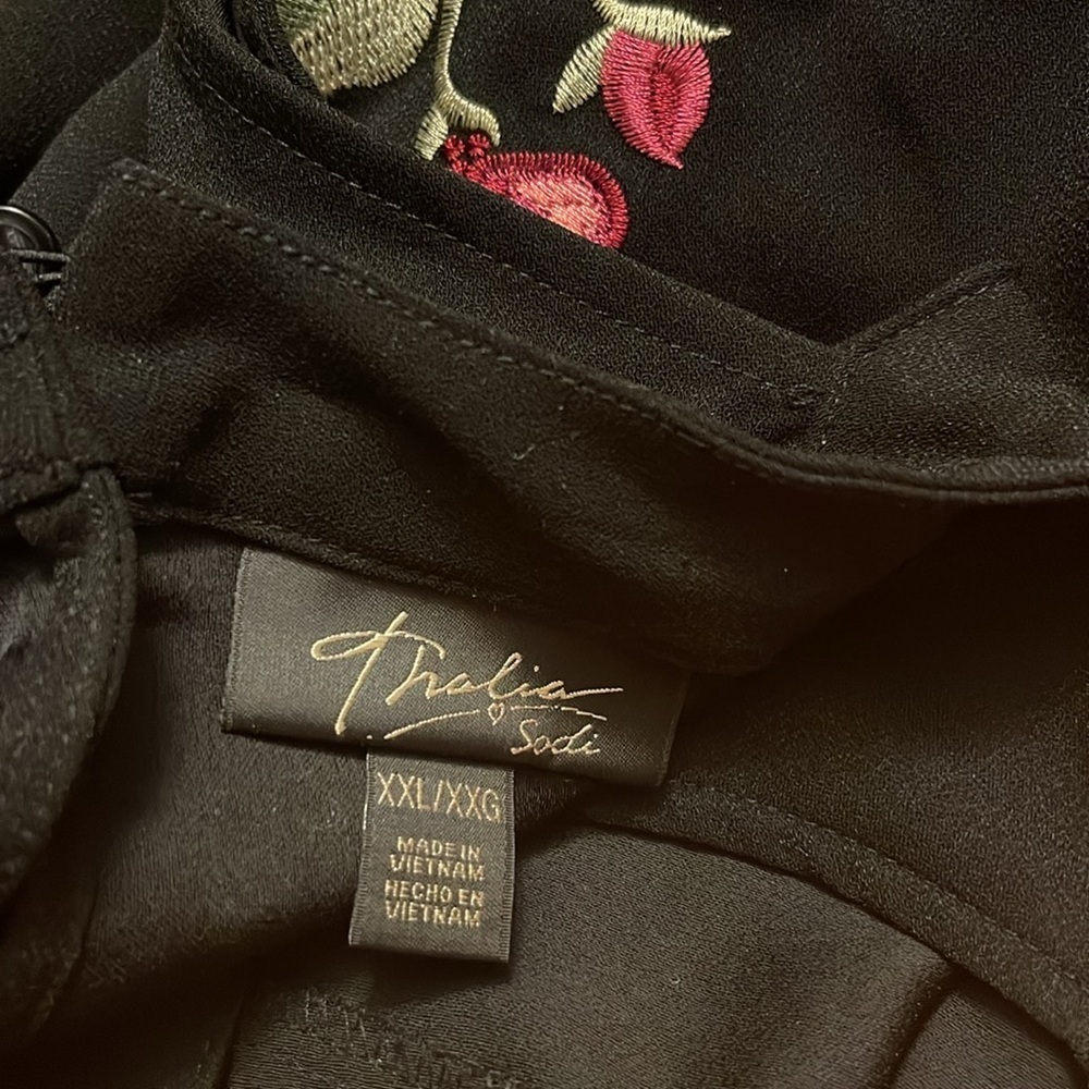 Thalia Sodi -  Black Cold Shoulder with Floral Embroidery Top - Size XXL - Picture 4 of 6